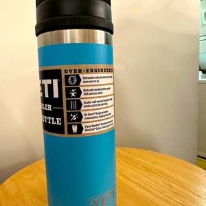 Yeti 18 oz rambler in Reef Blue.